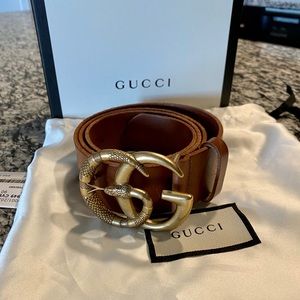 Gucci - double G buckle with snake